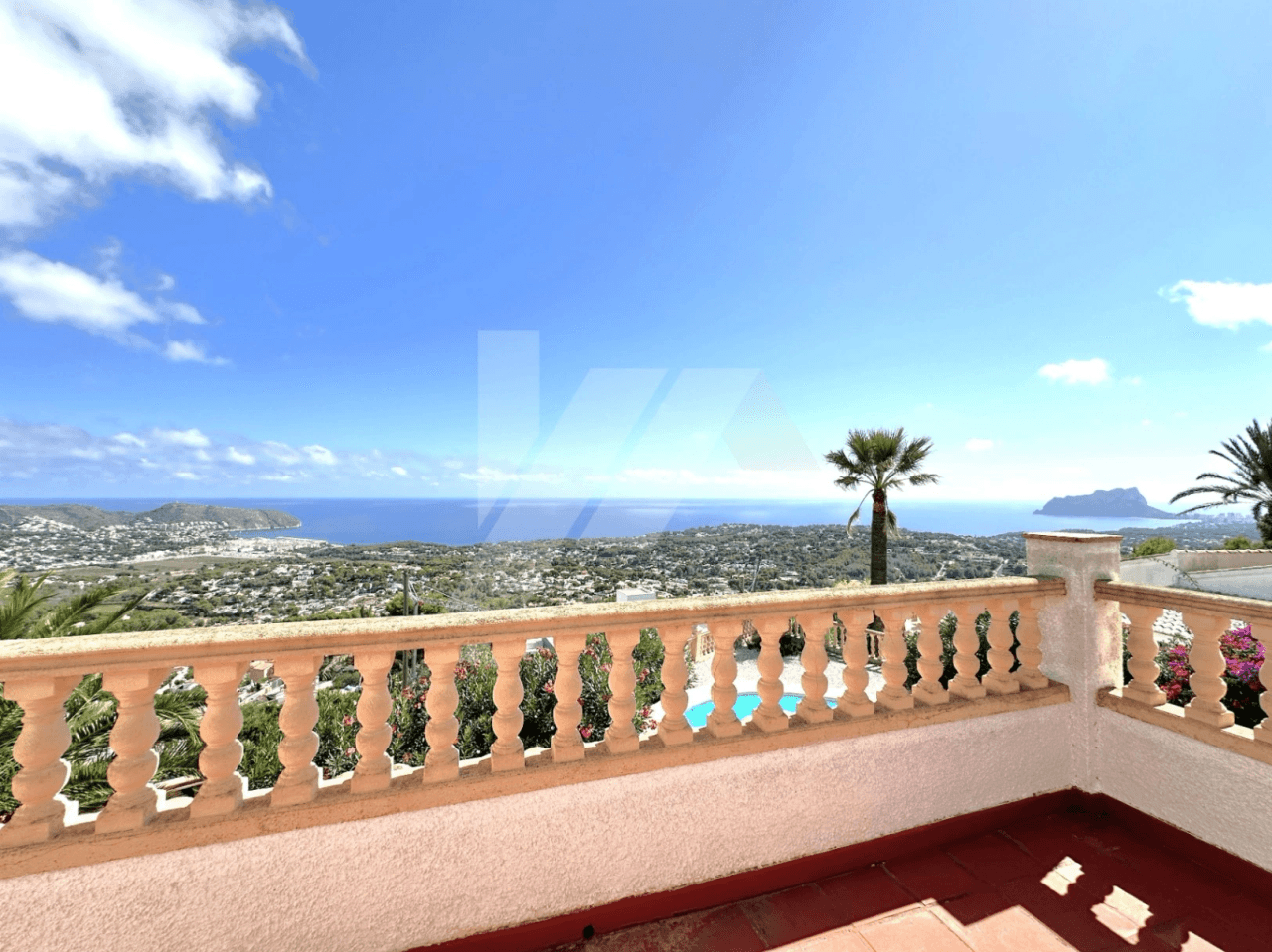 Villa con vista panorámicas al mar en venta en Moraira, Costa Blanca.